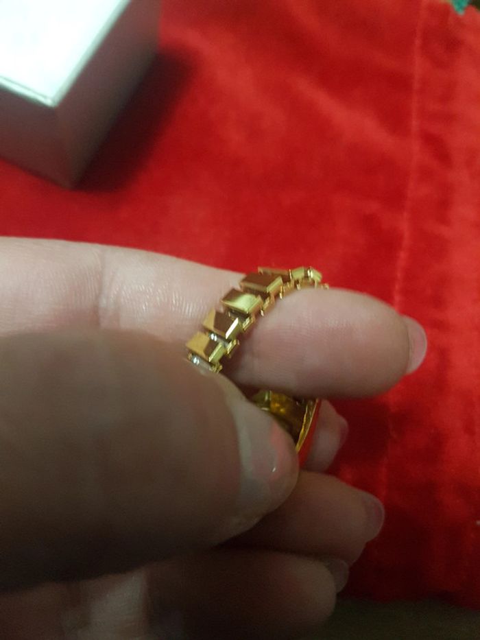 Montre bague acier doré ronde fond blanc - photo numéro 7