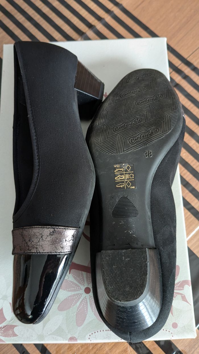 Escarpins noirs et gris, larges, première cuir. - photo numéro 2