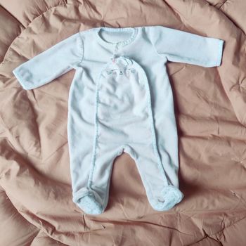 Pyjama fille en velours taille 3 moi.