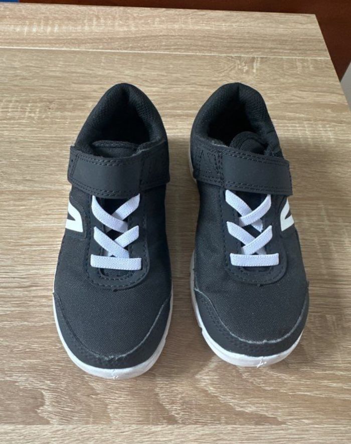 Baskets noires enfant T 29