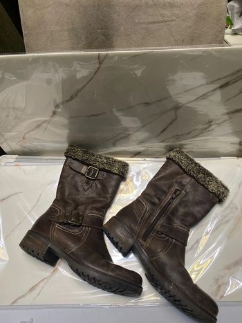 Bottes mi hautes d’hiver . cuir . Pointure 37 .