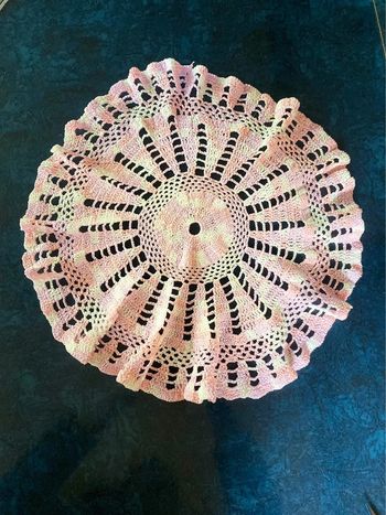 Napperon brodé rose et blanc