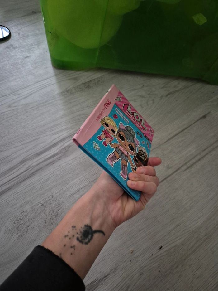 Livre de la bibliothèque rose, LOL surprise; nouvelle année, nouvelle b.b.! - photo numéro 4