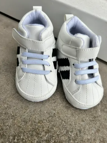 Chaussure bébé blanche et noir