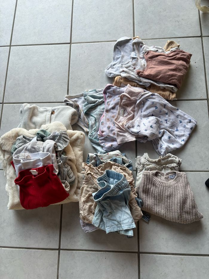 Lot de vêtement taille environ 9 18mois mixé de taille