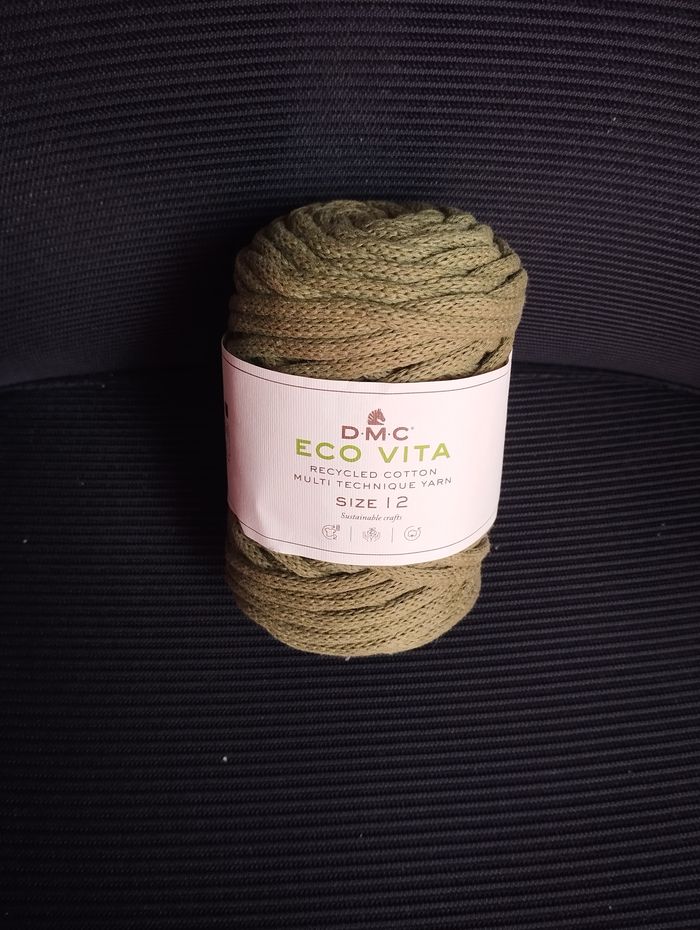 * 1 pelote vert foncé Eco Vita 12 par DMC