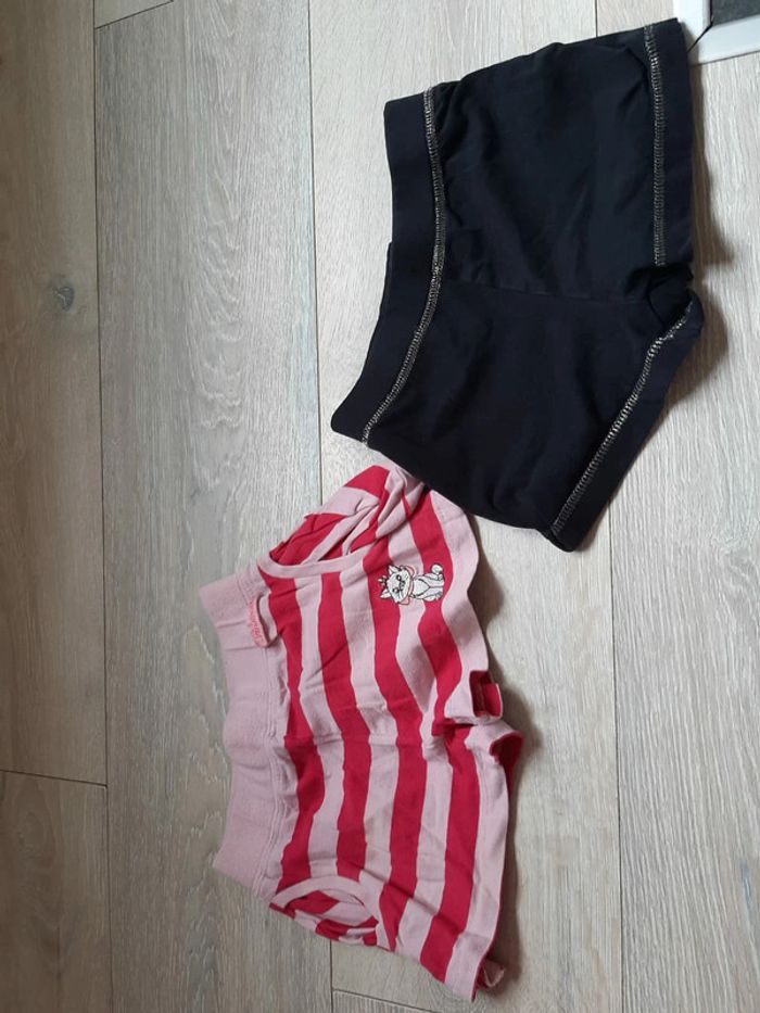 Lot de 2 shorts courts, taille 2 à 3 ans, rose et noir