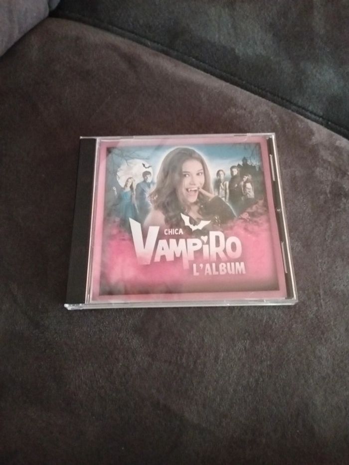 Porte clé Chica Vampiro Vampi tour - photo numéro 2