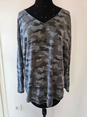 Pull femme camouflage Peace n' Love col V - Taille M/L - Manches longues