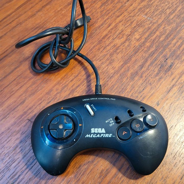 Sega Mega Drive 16 Bit plus 2 manette officielle - photo numéro 4