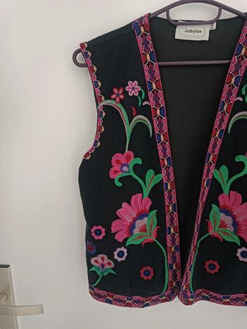 Veste/Gilet noir sans manches brodé avec motifs floraux Jubylee Taille S/M En très bon état