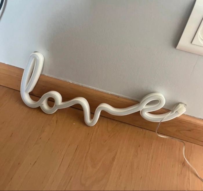 Lampe néon rose « love » - photo numéro 2