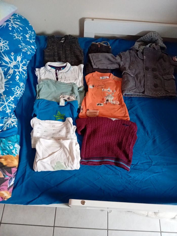 Lot bodies / manteaux / tshirt/ pull garçons 6 mois - photo numéro 2