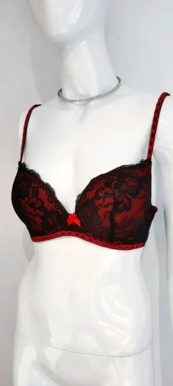 Soutien gorge NEUF dentelle rouge, push up