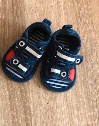 1 aires de nus pieds