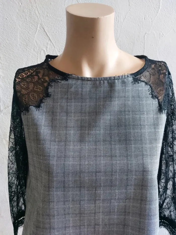 Haut en dentelle et motif à carreaux Taille S - photo numéro 2