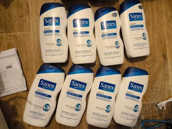 Lot de 8 gel douche dermo protector Neuf AB 500mlLot de 8 gel douche dermo protector Neuf AB 500ml