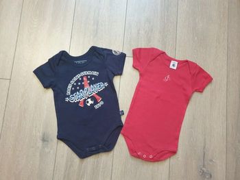 Ensemble 2 body. Garçon 6 mois. Marque Petit Bateau