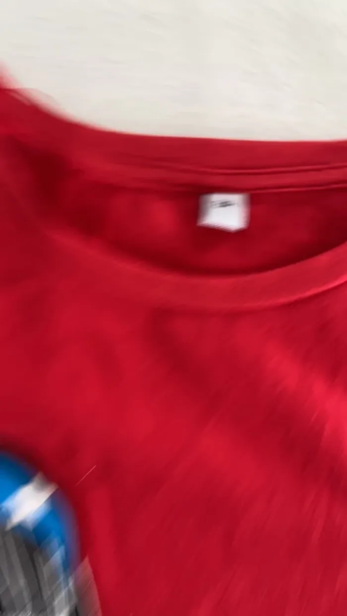 Tee-shirts taille 8ans - photo numéro 3