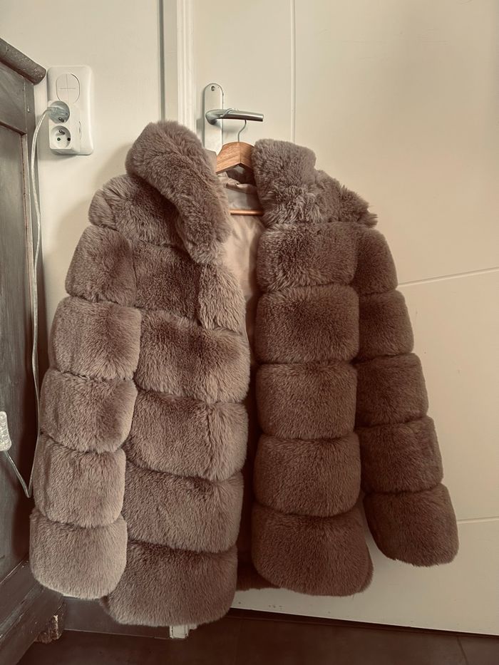 Manteau en fausse fourrure très très doux