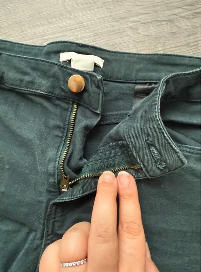 Short vert sapin H&M taille 38 ou M - photo numéro 4