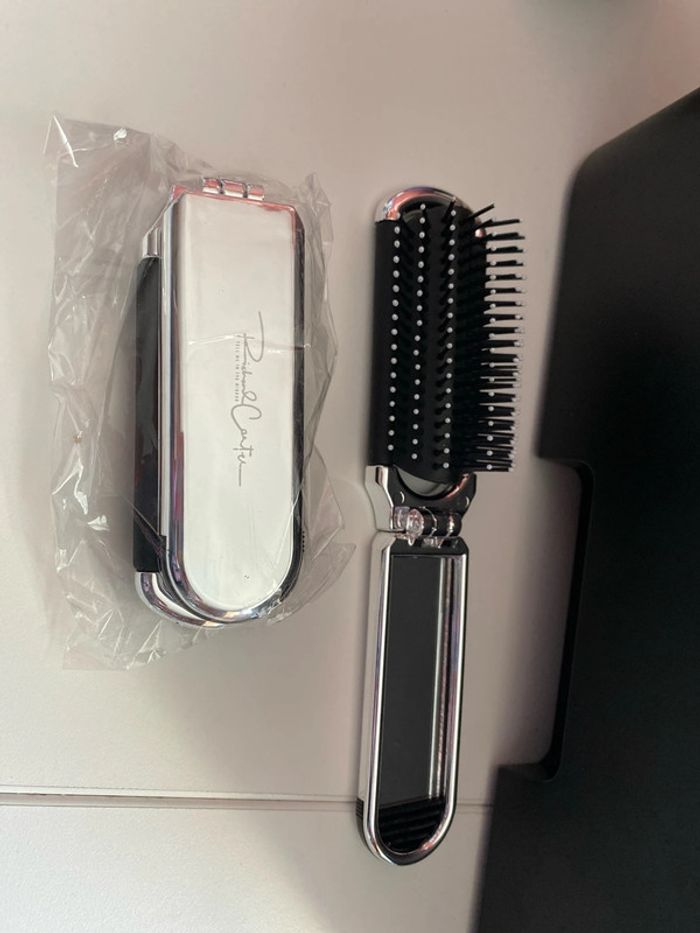 Brosse pliante sac à mains argenté et miroir intégré