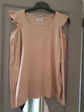 Pull ouvert aux epaules