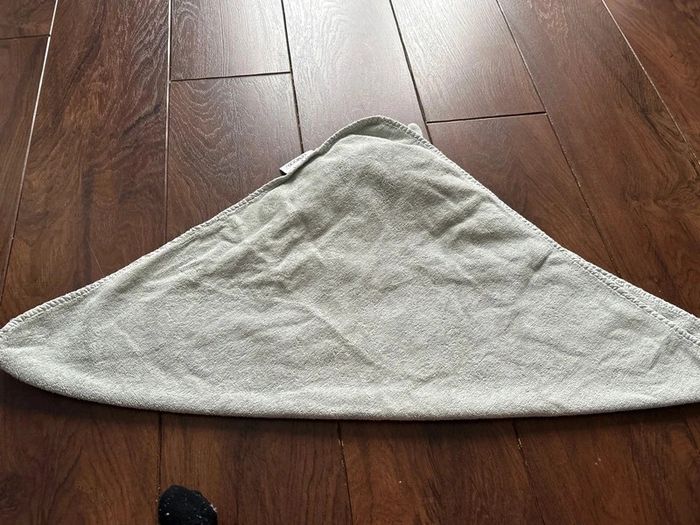 Cape de bain à capuche Liewood vert amande - photo numéro 2