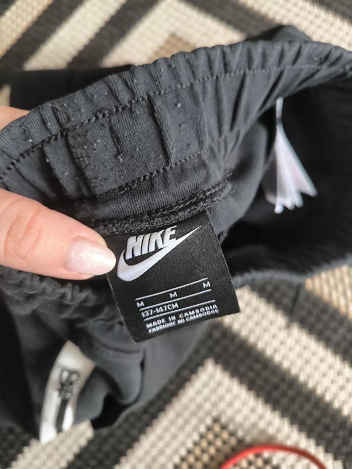 Short Nike sportswear tech fleece taille M 137-147cm - photo numéro 4
