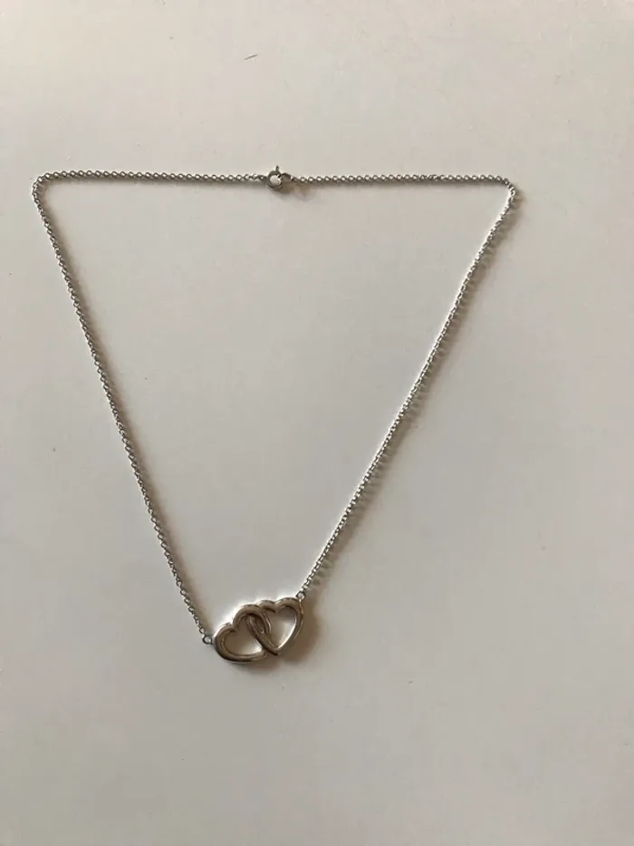 Collier en argent, cœur entre lacer