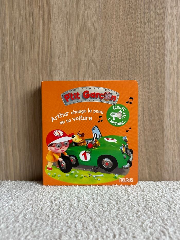 Livre Arthur change le pneu de sa voiture