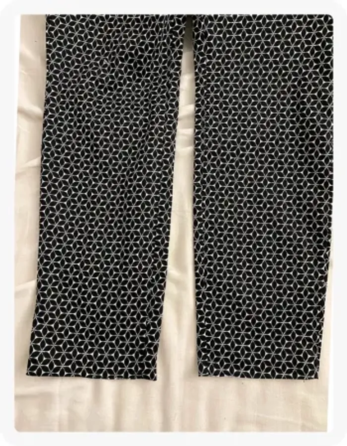 Pantalon imprimé graphique noir et blanc H&M - photo numéro 7