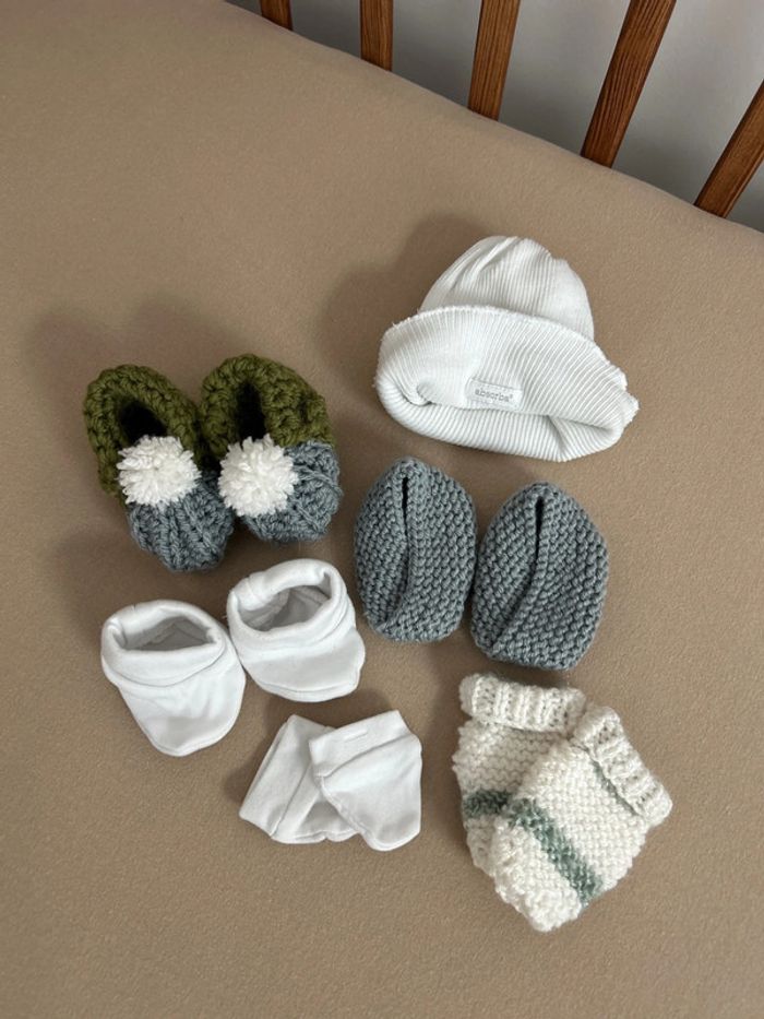 Lot bonnet chaussons moufles tricoter