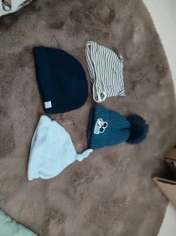 Lot bonnet bébé