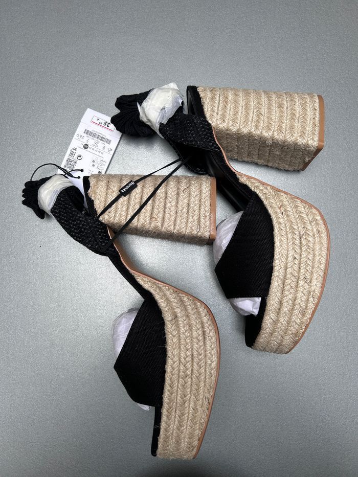 Sandales noires compensées à talons Bershka - Pointure 40 - photo numéro 4
