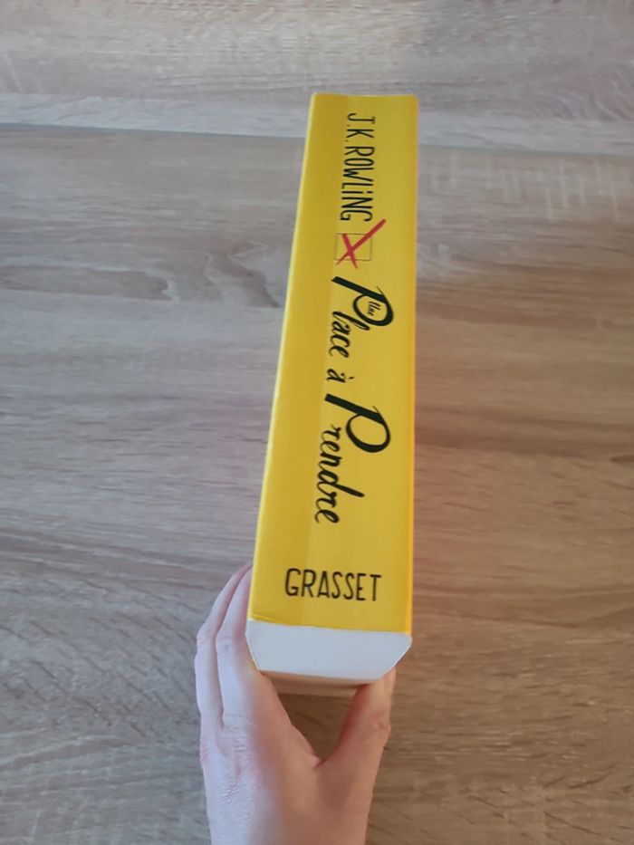 Livre "une place à prendre" - photo numéro 4