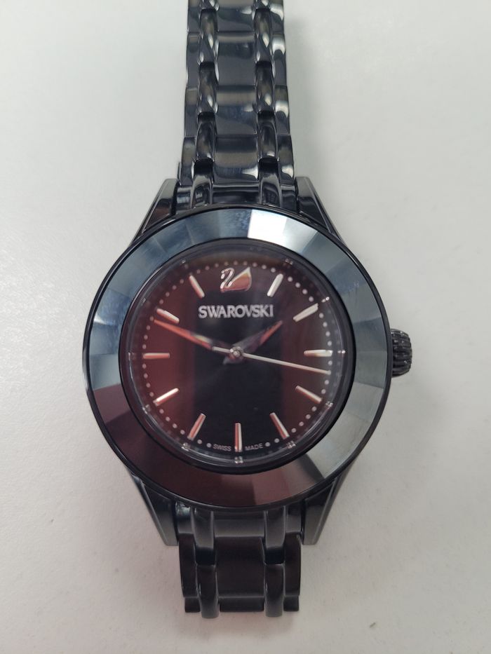Vends montre femme swarovski alegria quartz neuve (5188824) fabriquée en suisse en acier inoxydable. 
Boitier 33 mm, vendez due avec 2 mailles supplémentaires et garantie - photo numéro 3