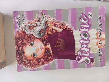 Livre princesse Simone bas les masques 2