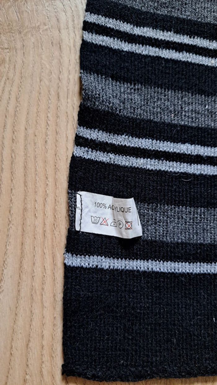 Écharpe comme neuve - photo numéro 2