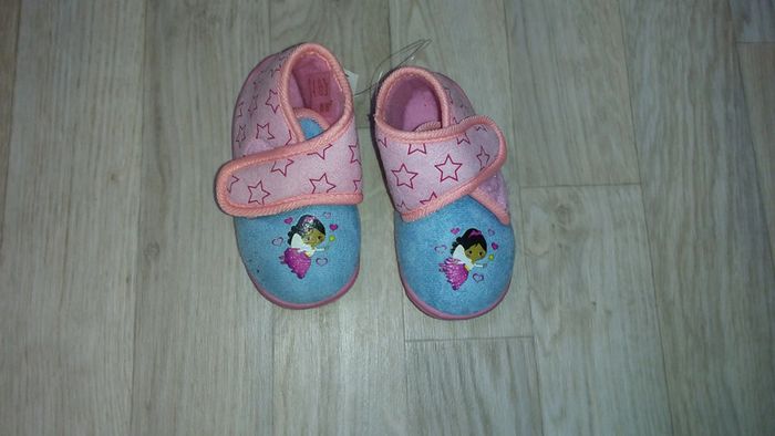 Chaussons neufs étiquetés
