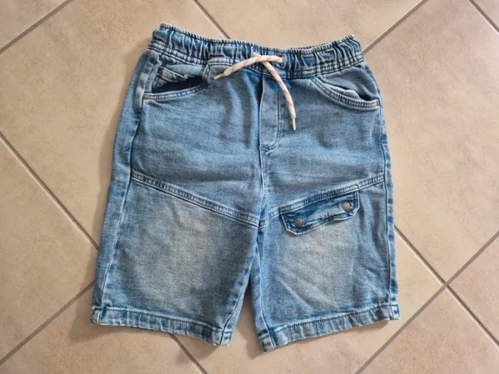 Short tape à l'œil