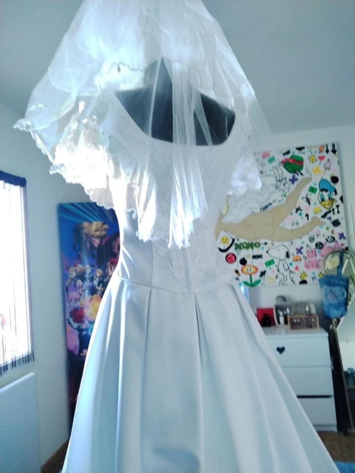 Robe de mariée chic et sophistiquée complicité la fête TBE avec accessoires - photo numéro 6