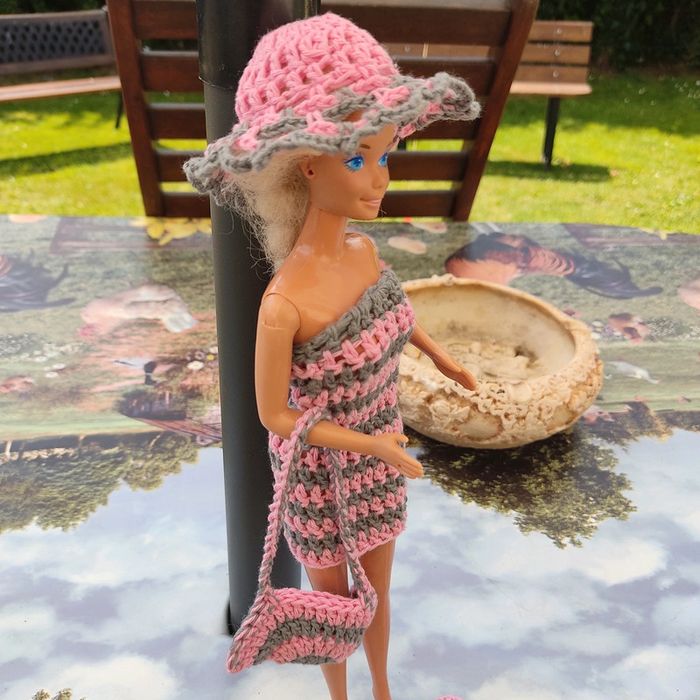 Vêtements pour Barbie 2 € - photo numéro 5