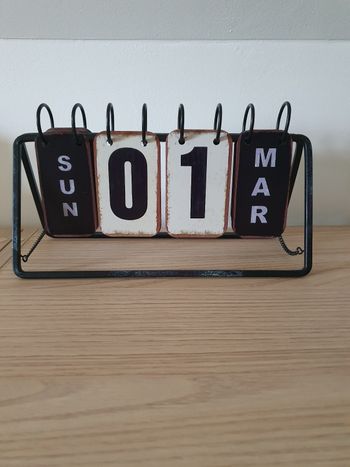 Calendrier perpétuel à poser