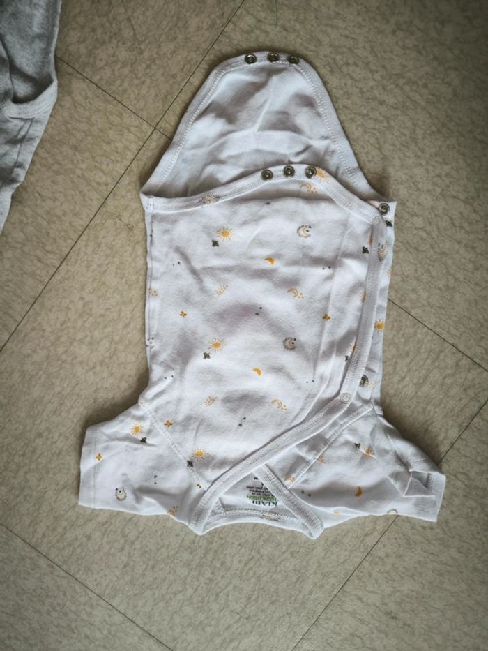 Lot de 2 bodies 3 mois - photo numéro 2