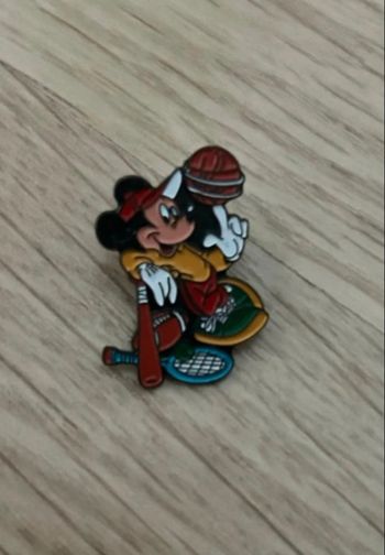 Pin’s Disney Mickey Multisports