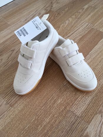 Baskets neuves pointure 33