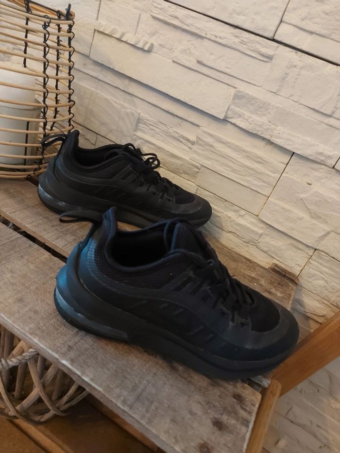 Basket Nike Air max Axis noir P30 bon état - photo numéro 2
