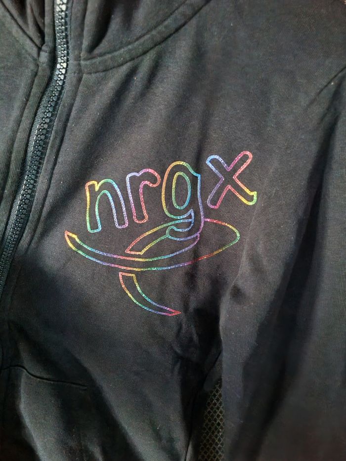 Gilet zippé à capuche noir avec écriture arc-en-ciel 10ans - photo numéro 2