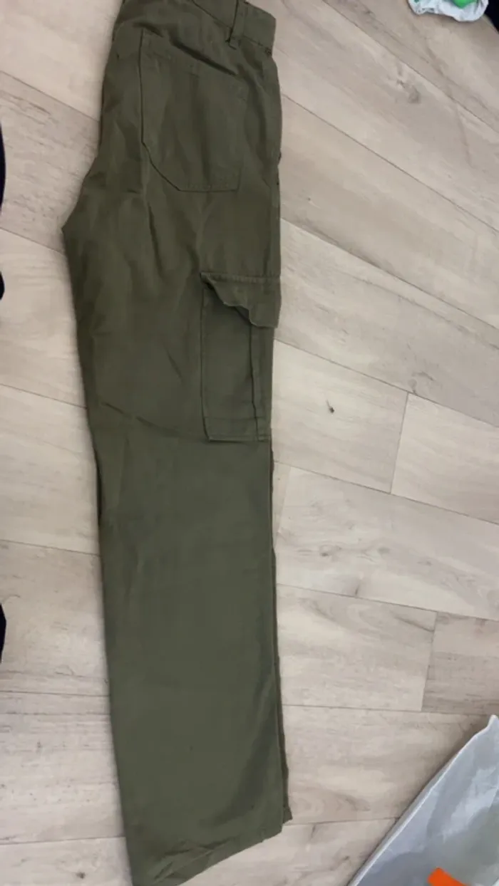 Cargo stradivarius kaki taille 40 neuf - photo numéro 2